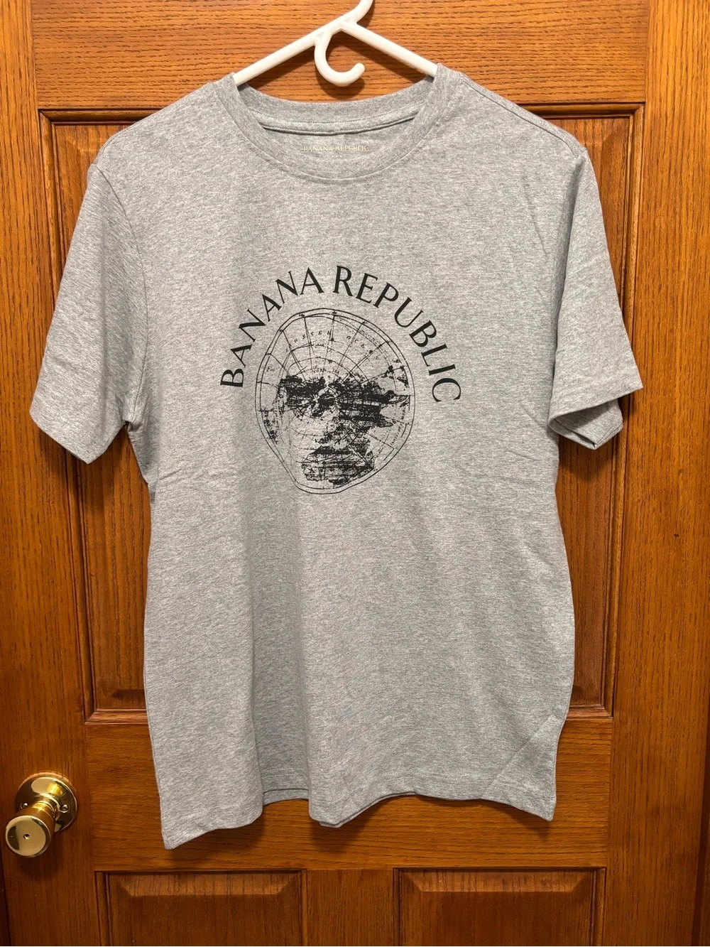 Banana Republic Gray Graphic Vintage 90’s Globe Crew Neck Tee. Sz M. NWOT
